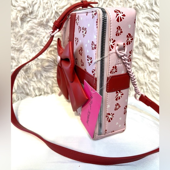 ❤️🎁 Betsey Johnson Present Gift Box Pink Candy Heart Crossbody Bag❤️🎁 NWT - Picture 5 of 11